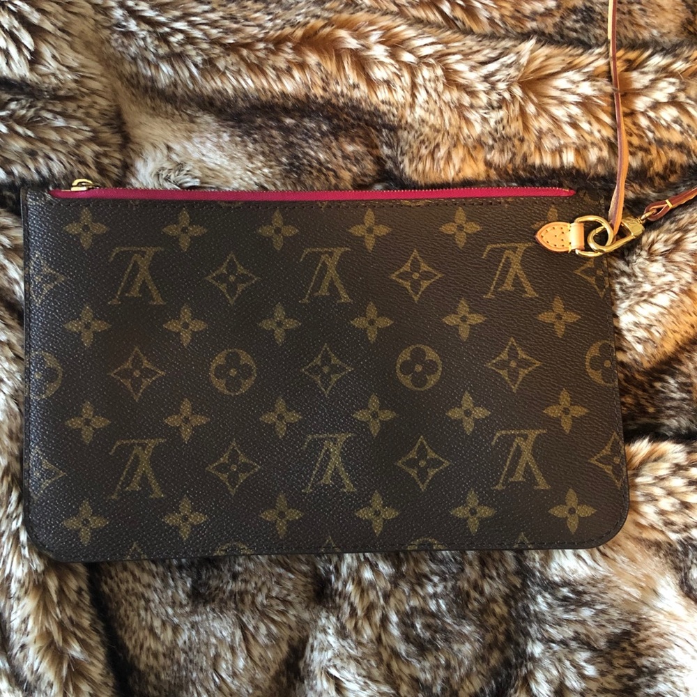 Louis Vuitton Neverfull Wristlet/Clutch